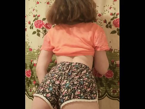 ❤️ Jeune fille sexy se déshabillant devant la caméra. ❌ Porno at us ﹏