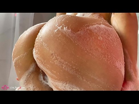 ❤️ Une brune masturbe sa chatte avec un vibrateur jusqu'à un orgasme intense sous la douche. ❌ Porno at us ﹏